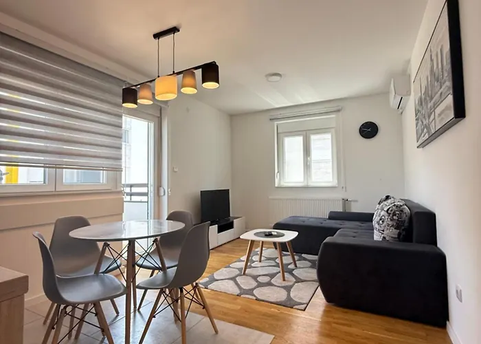 Kovan Lux 11 Apartament *